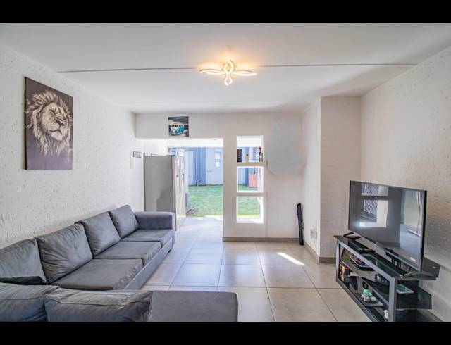 2 BEDROOM TOWNHOUSE FOR SALE IN MULBARTON